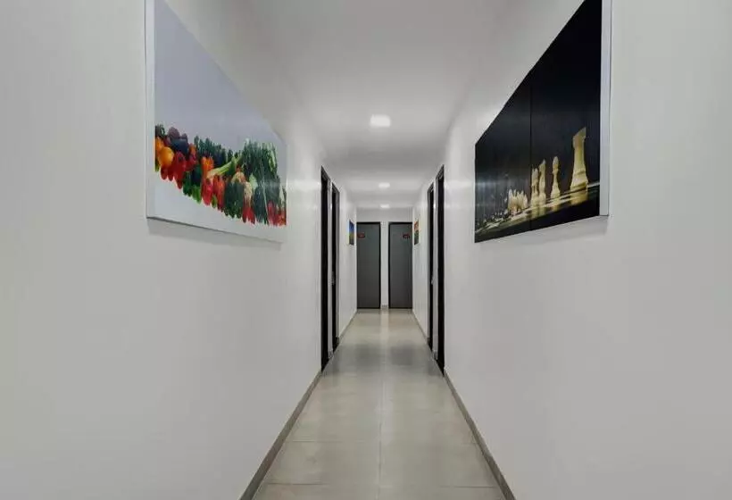 ホテル Oyo Om Sai Lodge