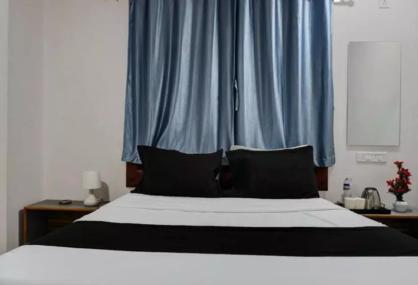ホテル Oyo Om Sai Lodge