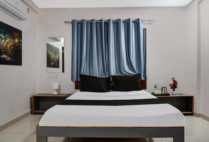 ホテル Oyo Om Sai Lodge