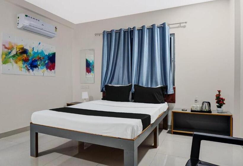 Hotel Oyo Om Sai Lodge