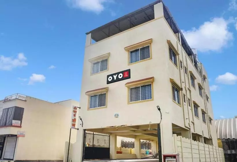 ホテル Oyo Om Sai Lodge