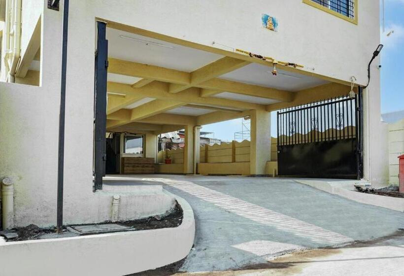 Hotel Oyo Om Sai Lodge