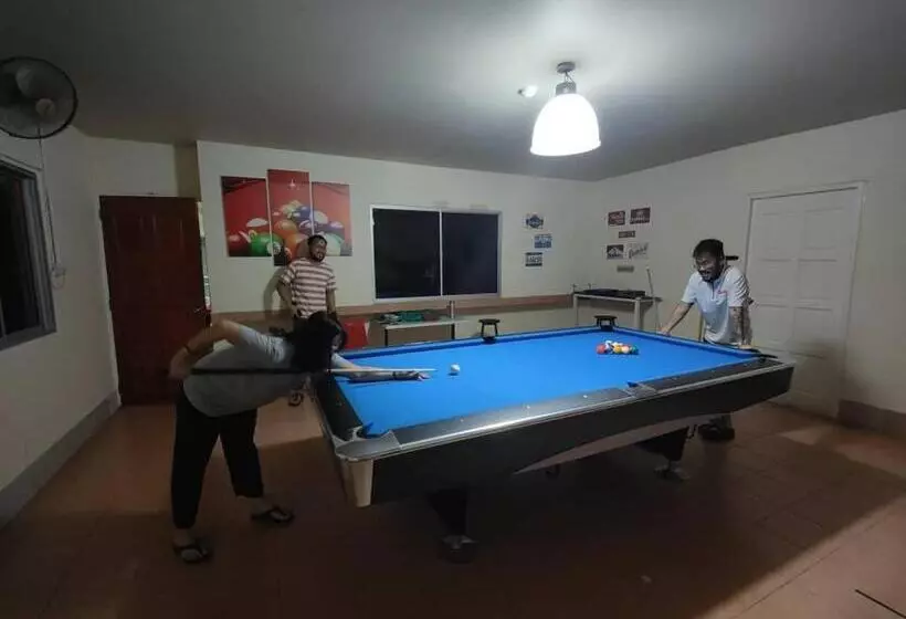 Hotelli Putra Sentosa Retreat Camp, Sematan