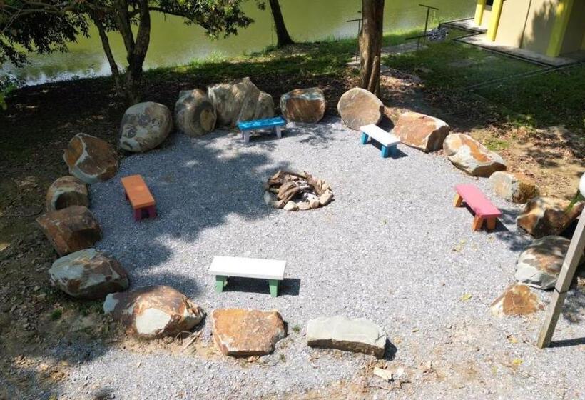 Hotel Putra Sentosa Retreat Camp, Sematan