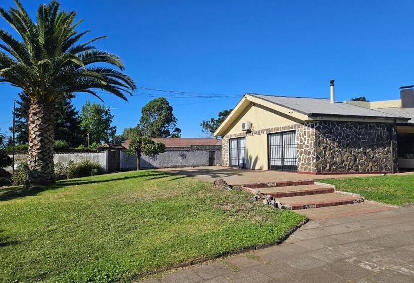 پانسیون Hostal Montesol