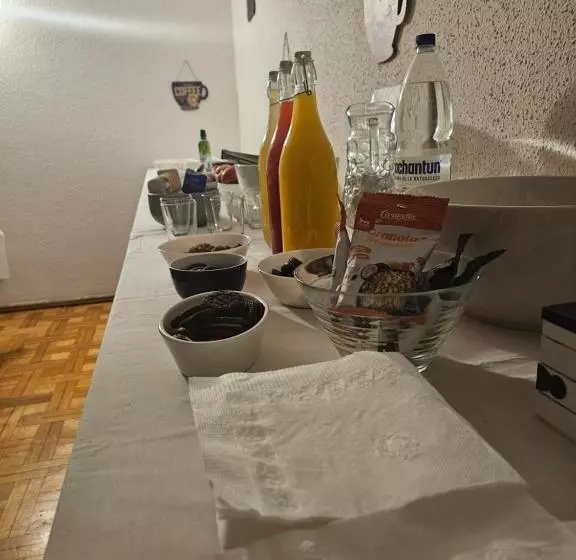 ペンション Hostal Montesol