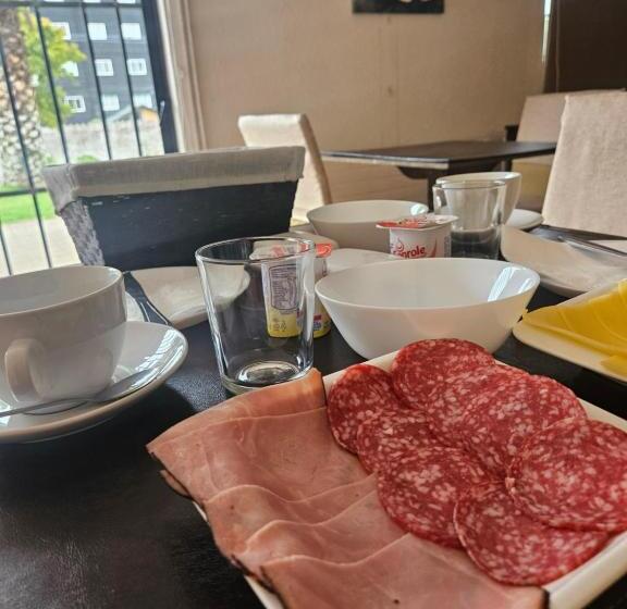 پانسیون Hostal Montesol