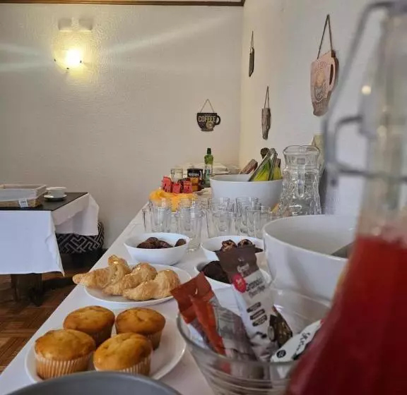 ペンション Hostal Montesol