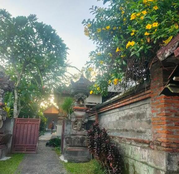 Пансион Karmila House