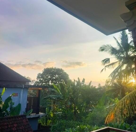 Пансион Karmila House