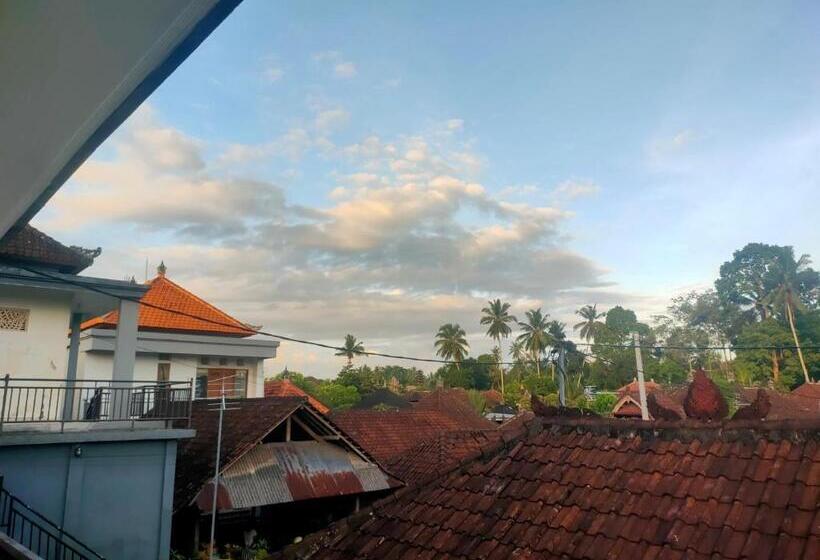 Пансион Karmila House