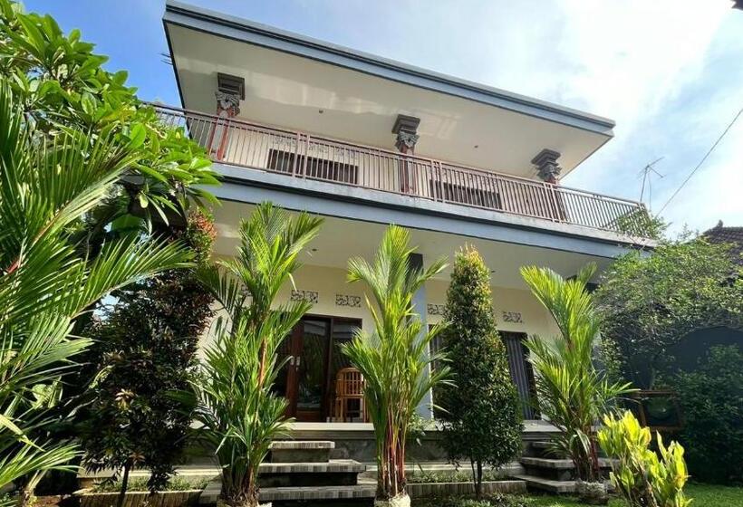 Пансион Karmila House