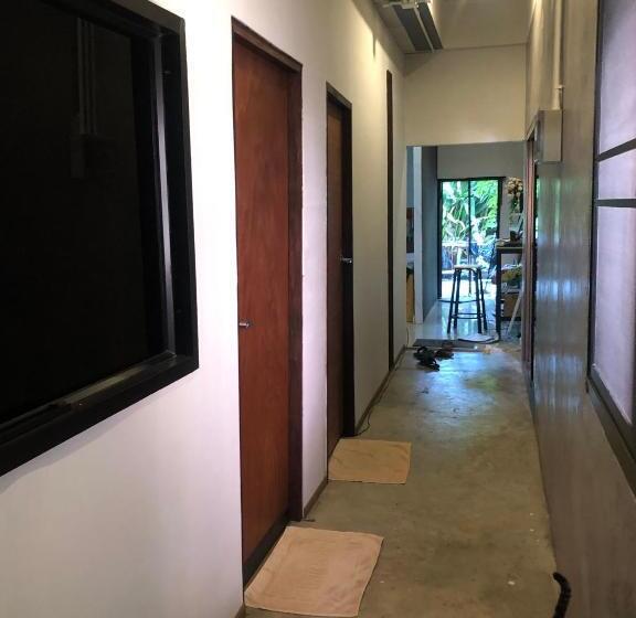 پانسیون Nine Guesthouse