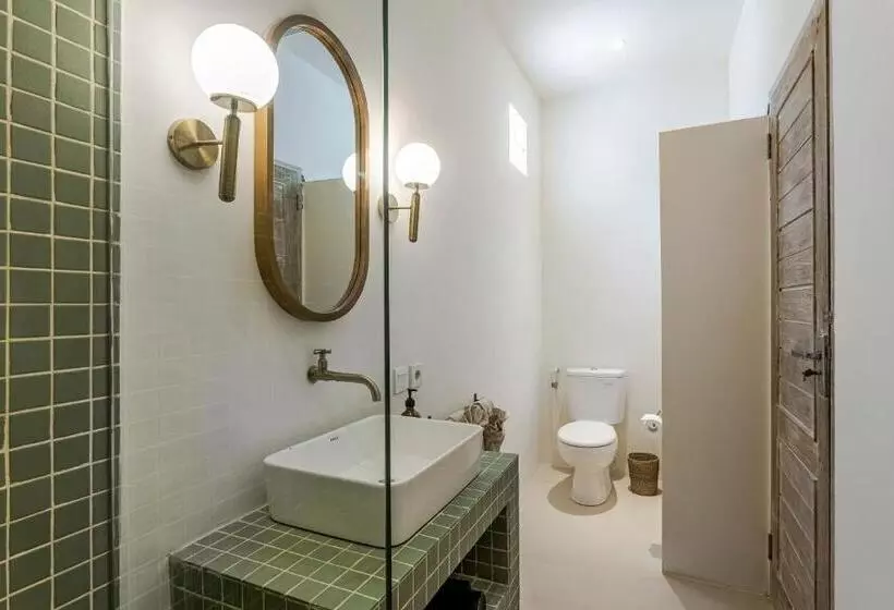 Majatalo Riyuri Guesthouse