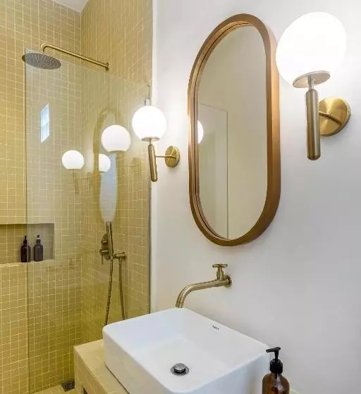 Majatalo Riyuri Guesthouse