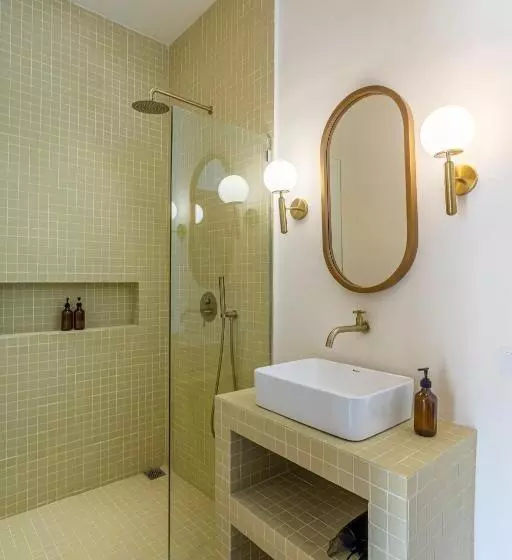 Majatalo Riyuri Guesthouse