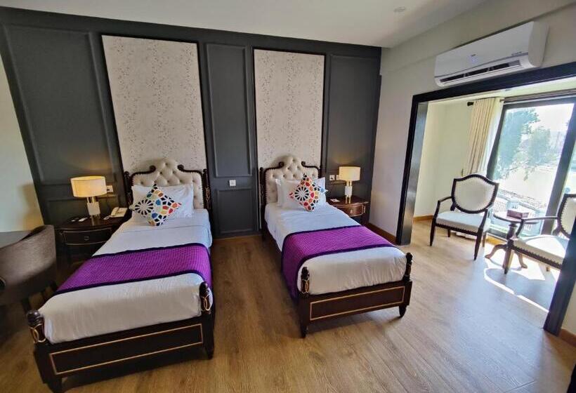 Rt Grace Royal Taj Hotel Sukkur