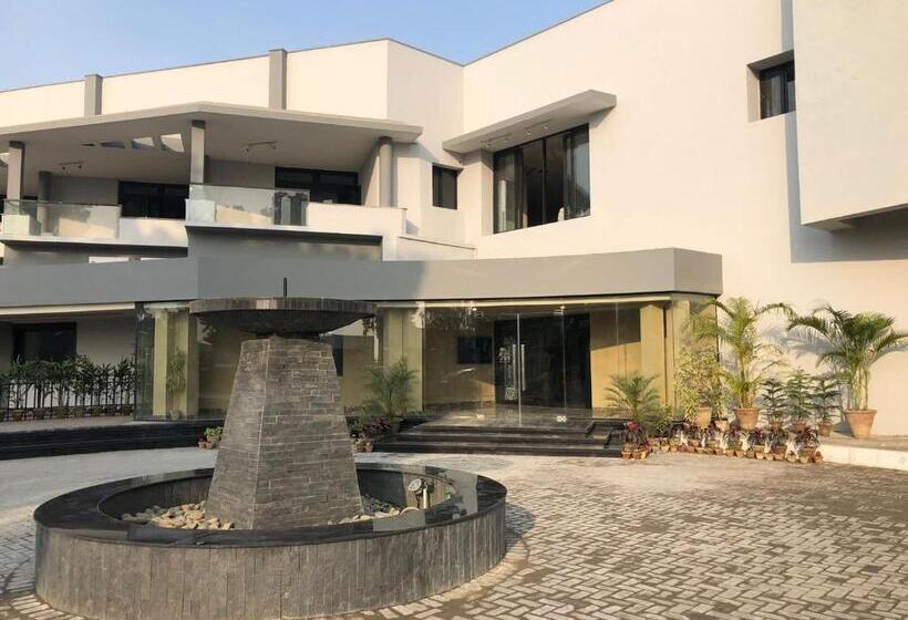 Rt Grace Royal Taj Hotel Sukkur