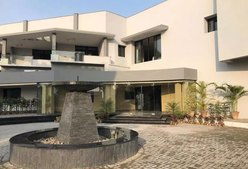 Rt Grace Royal Taj Hotel Sukkur