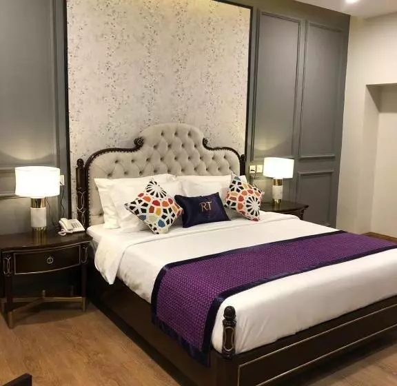 Rt Grace Royal Taj Hotel Sukkur