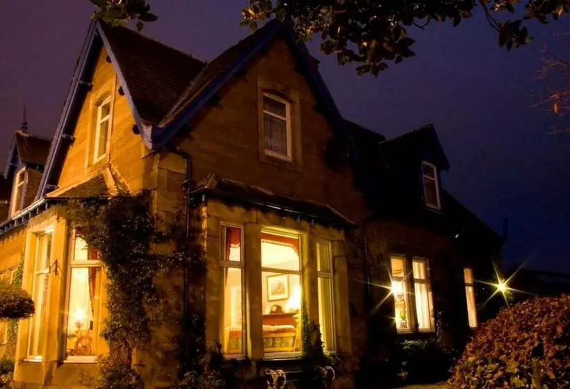 تختخواب و صبحانه Strathcona Guesthouse
