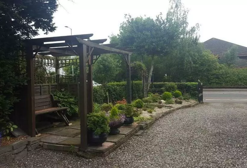 تختخواب و صبحانه Strathcona Guesthouse