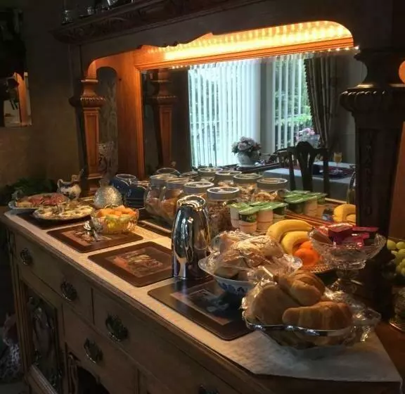 تختخواب و صبحانه Strathcona Guesthouse