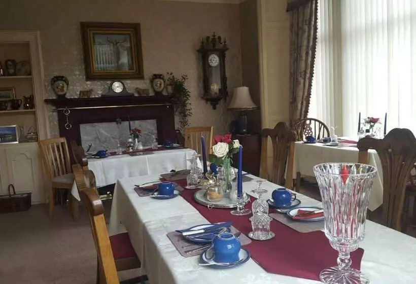 تختخواب و صبحانه Strathcona Guesthouse