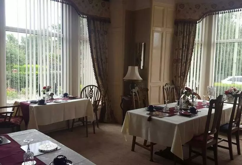 تختخواب و صبحانه Strathcona Guesthouse