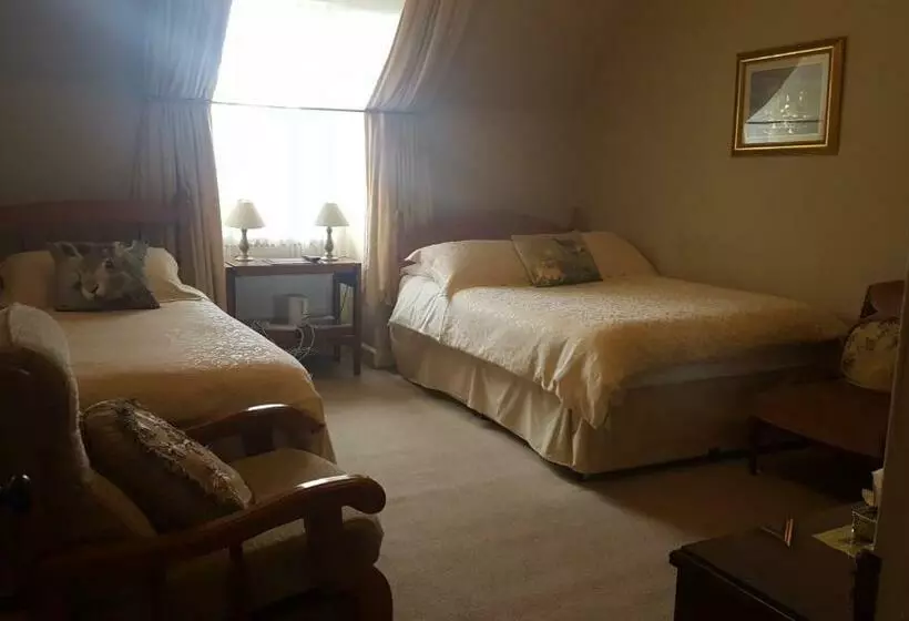 تختخواب و صبحانه Strathcona Guesthouse