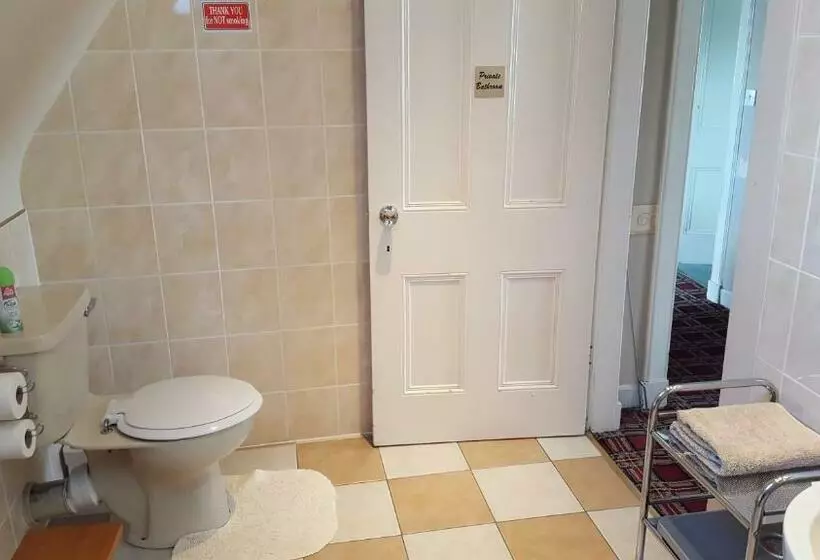 تختخواب و صبحانه Strathcona Guesthouse
