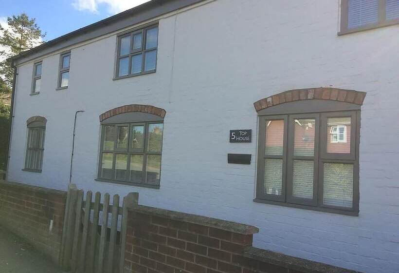 مبيت وإفطار Top House