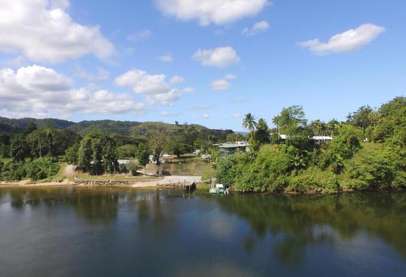 בית מלון כפרי Daintree Riverview Lodges