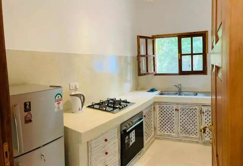 هتل Gecko Resort