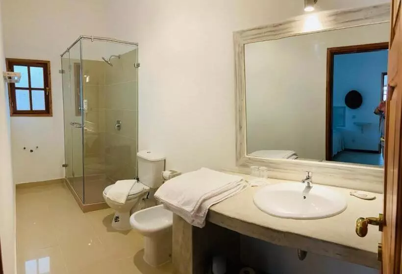هتل Gecko Resort