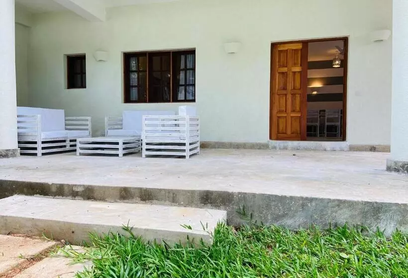 هتل Gecko Resort