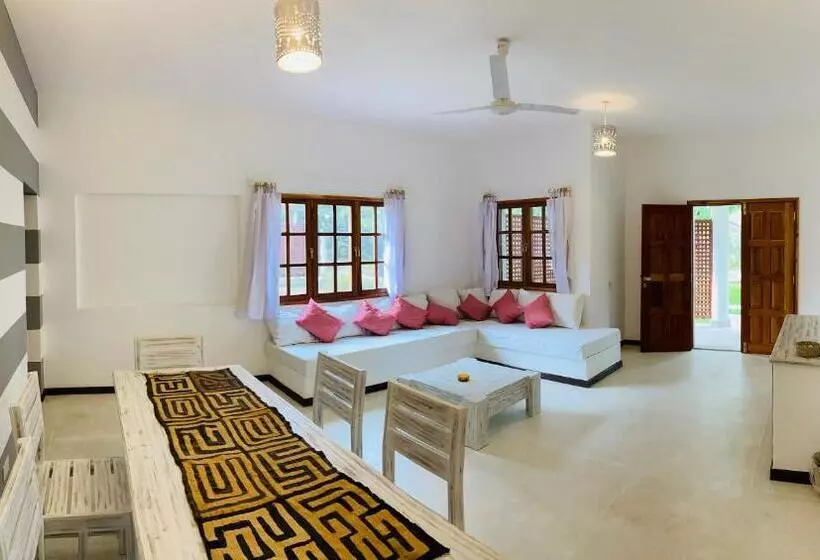 هتل Gecko Resort