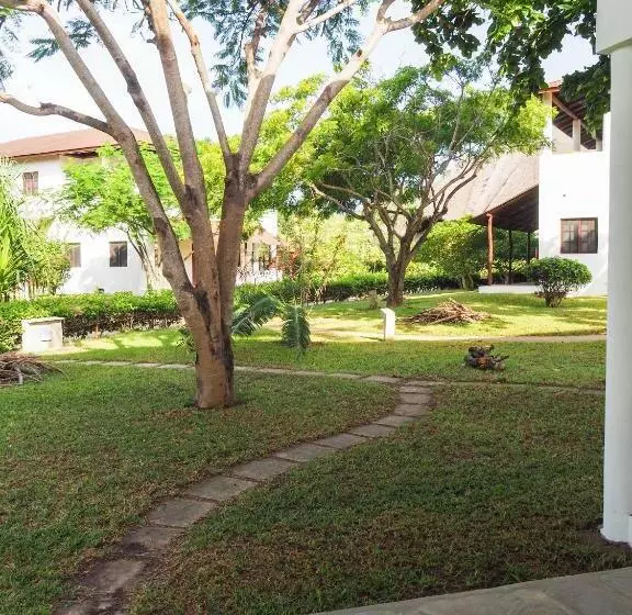 هتل Gecko Resort