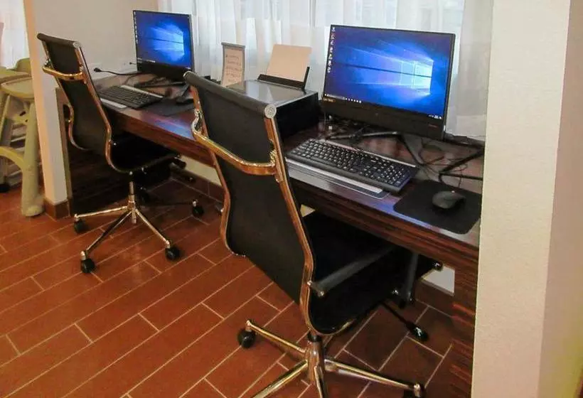 Hotelli Mainstay Suites