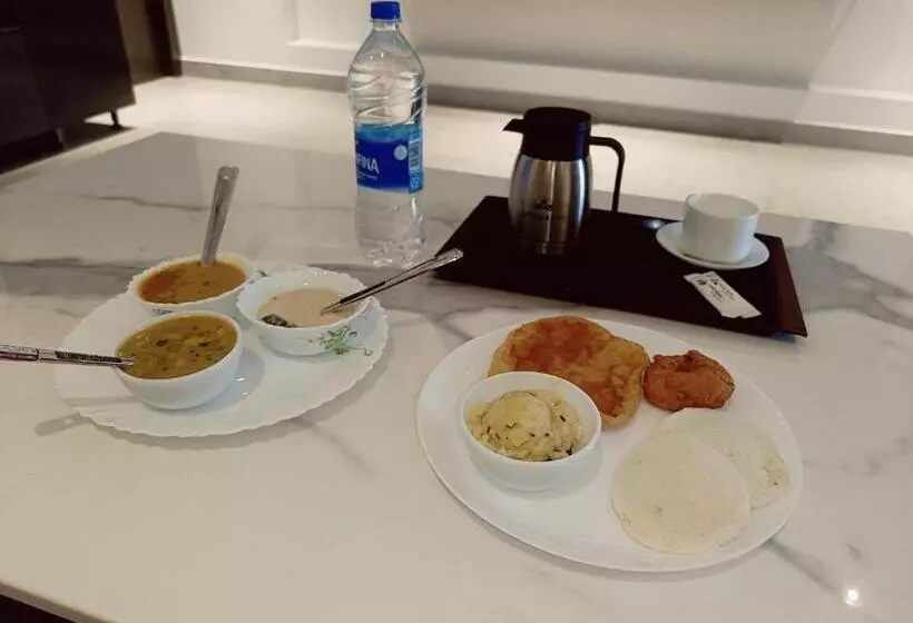 Hotelli Devaki Resort