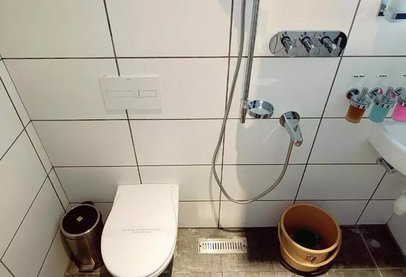 Hotelli Devaki Resort