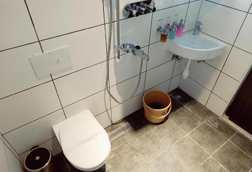 בית מלון כפרי Devaki Resort