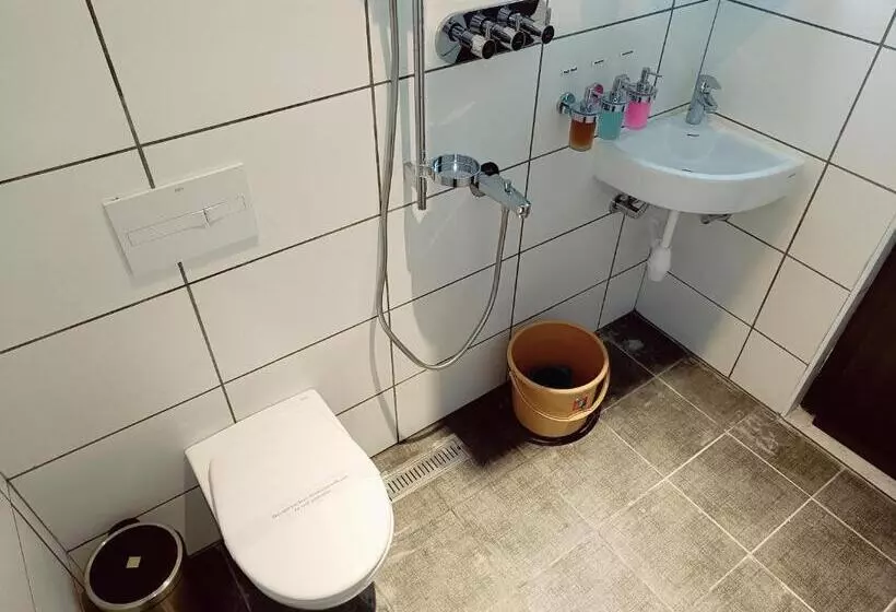 Hotelli Devaki Resort