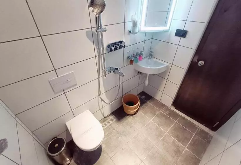 Hotelli Devaki Resort