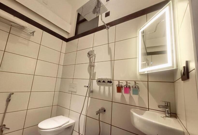 בית מלון כפרי Devaki Resort