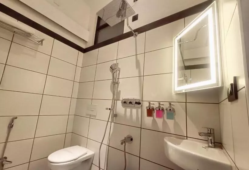 Hotelli Devaki Resort