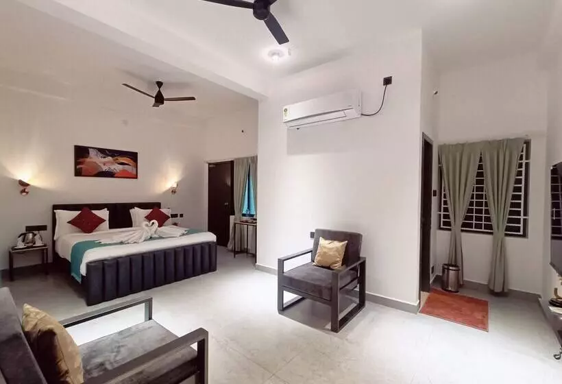 Hotelli Devaki Resort