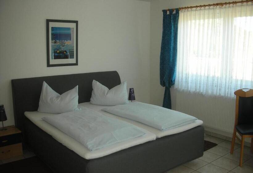 בית מלון כפרי Mosel Ferienresidenz Zickzack