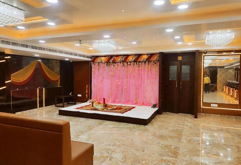 Отель Jvs Palace