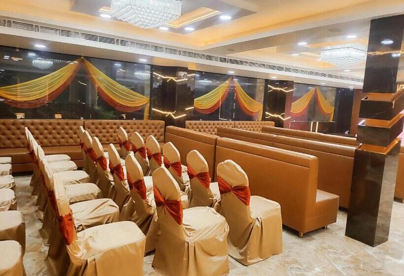 Отель Jvs Palace